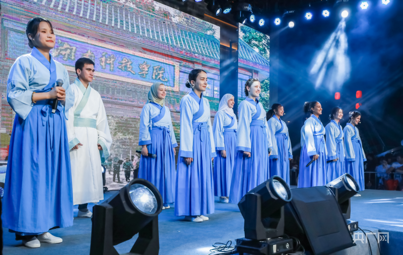 央广网：爱体育手机网页版登录入口留学生团队表演《千年古...